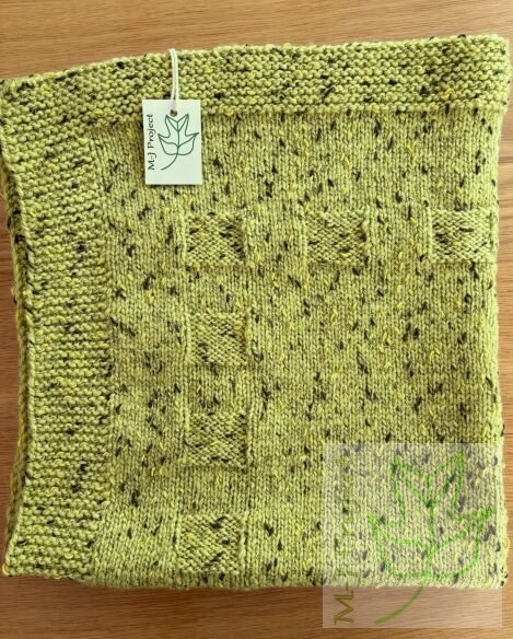 Handgestrickte Babydecke Grüne Wiese