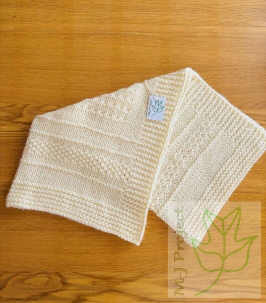 Handgestrickte Babydecke Naturweiß
