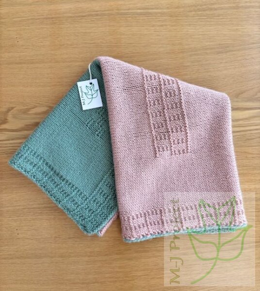 Handgestrickte Babydecke Märchenland klein